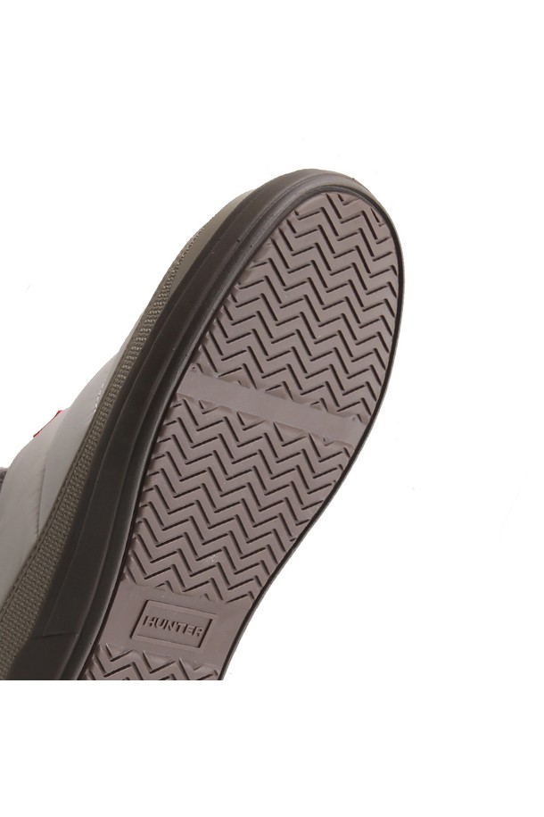 [MEN] 인앤아웃 푸퍼 니트 커프 부츠 - 캐스트 MFS9002RENCFJ는 남성용 부츠입니다. 라운드 앞코에 무지 디자인, 니트 소재와 니트 안감으로 편안함을 더했습니다. 가을, 겨울 시즌에 어울리는 슬립온 스타일의 부츠로, 플랫 굽에 니트 커프스가 특징입니다. 출근룩과 산책룩에 캐주얼, 미니멀, 시티보이 스타일을 연출하기 좋습니다. 화이트와 그레이 두 가지 색상으로 만나보세요.
