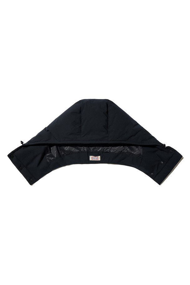 [WOMEN] 퀼팅 다운 바라클라바 - 블랙 HDW0003CHZBLK는 여성용 바라클라바입니다. 깊은 모자 깊이와 부드러운 촉감, 퀼팅 디자인이 특징이며, 겨울철 스포츠 활동 및 일상에서 활용하기 좋습니다. 나일론 소재와 다운 충전재로 제작되어 보온성과 방한 기능을 제공합니다. 블랙 컬러의 캐주얼, 미니멀, 클래식 스타일 연출에 적합한 아이템입니다. 겨울철 추위로부터 따뜻하게 보호해 주는 필수 액세서리입니다.
