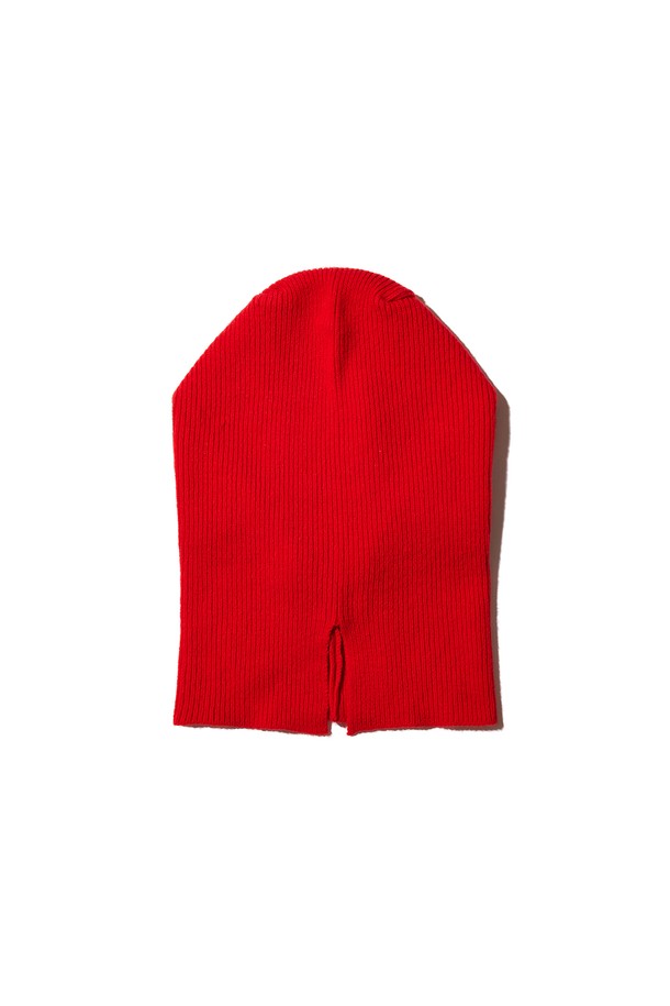 [WOMEN] 에센셜 니트 바라클라바 - 레드는 부드러운 니트 소재로 제작된 여성용 바라클라바입니다. 겨울철 방한을 위한 필수 아이템으로, 깊은 모자 깊이와 얼굴 전체를 덮는 디자인이 특징입니다. 캐주얼 및 미니멀 스타일의 의상에 잘 어울리며, 조임용 끈 디테일로 착용감을 조절할 수 있습니다. 컬러는 레드, 무지 패턴이며 두꺼운 두께감으로 보온과 방풍 기능을 제공합니다.
