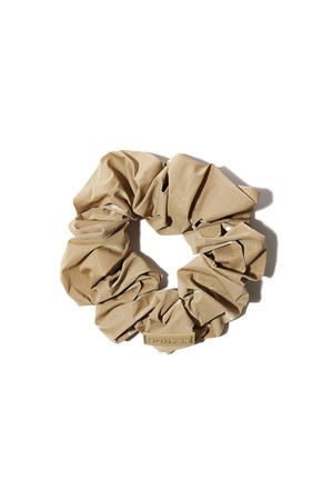 [WOMEN] 글로시 헤어 스크런치 - 베이지 HDW0001CZZBEI