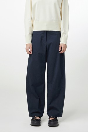 [WOMEN] 코튼 혼방 커브 핏 팬츠 - 블랙 HEW0001APZBLK