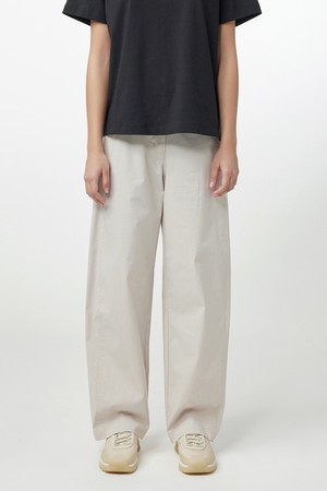 [WOMEN] 코튼 혼방 커브 핏 팬츠 - 웜그레이 HEW0001APZWAG