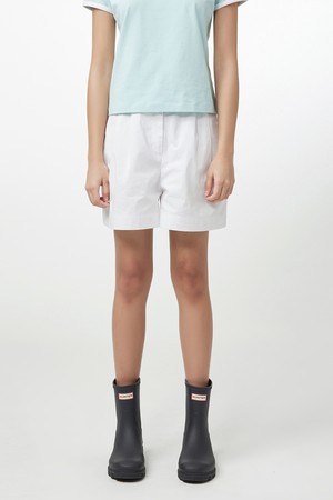 [WOMEN] 코튼 혼방 투턱 쇼츠 - 화이트 HEW0004APZWHT