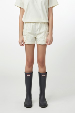 [WOMEN] 플레이 트래블 쇼츠 - 아이보리 HEW0003APZIVO