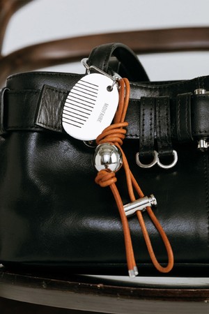 LEATHER COMB LAYERED KEYRING / BROWN