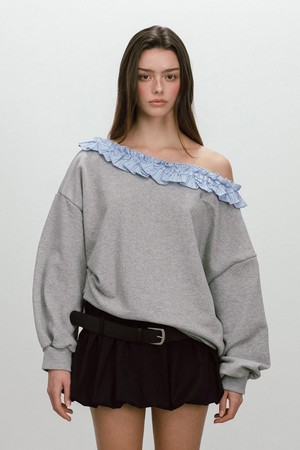 FRILL OFF SHOULDER SWEATSHIRT / GREY