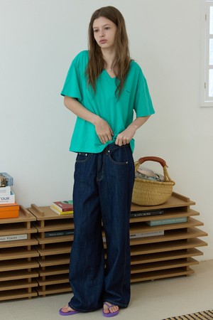 Dark blue wide-leg wash jeans