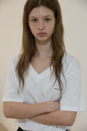 V-neck basic tee Ivory