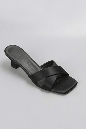 사틴 크로스 스트랩 뮬 샌들 LC576_5cm