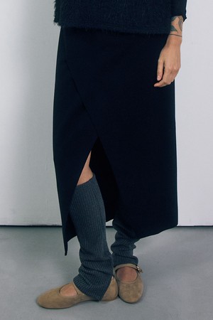 Soft Edge Skirt_Black