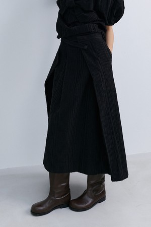 ORIGAMI SKIRT - BLACK