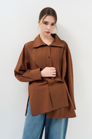 루즈핏 턱 디테일 블라우스_BROWN
