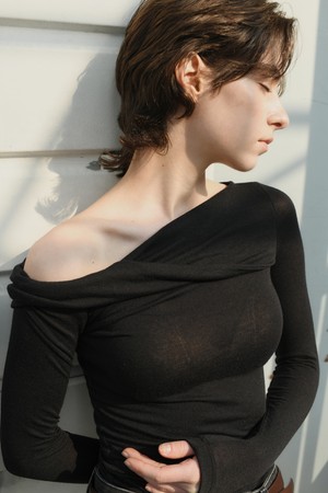 Twhist drape t-shirt(Black)