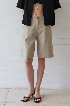 Stitch-Line Bermuda Pants (Beige Gray)