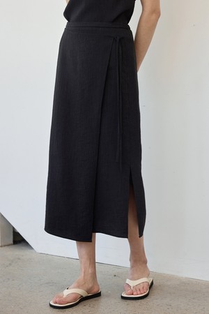Tencel Crease Wrap Skirt_Black
