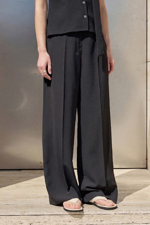 Natural-fit Wide Slacks _Black