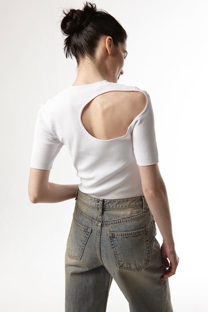 SIGNATURE BACK CUT-OUT KNIT (WHITE)