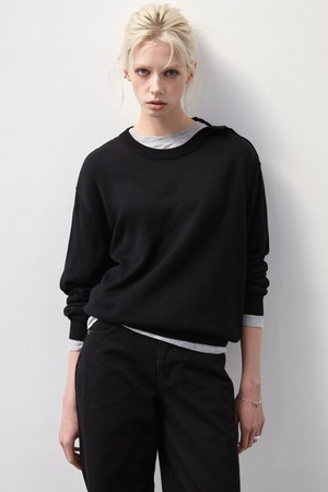 OPEN NECK BUTTON KNIT (BLACK)