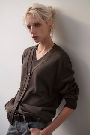 SILK BLEND V NECK LAYER KNIT CARDIGAN (TAUPE)