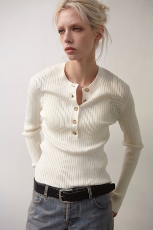 DEEP HENLEY NECK RIBBED KNIT (IVORY)
