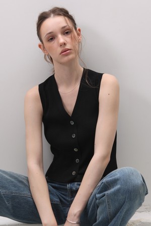 VISCOSE V-NECK KNIT VEST (BLACK)