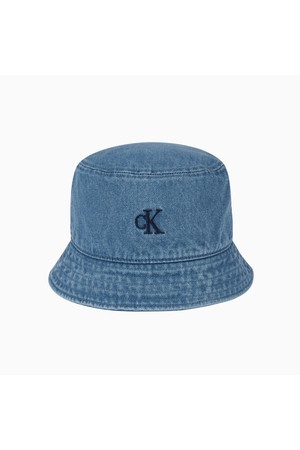 [CK ACC][공식] 남녀공용 CKJ 스몰 모노그램 로고 데님 버킷햇 4G5042G LHK