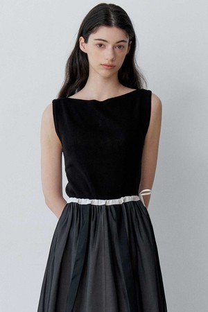BOAT NECK SLEEVELESS KNIT (BK)