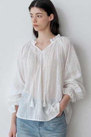 EYELET PUNCHING SHIRRING BLOUSE (IV)