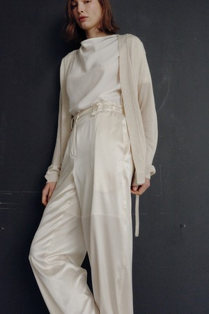 SILK BANDING WAIST REGULAR PANTS [IVORY]