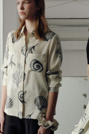 SILK LONGSLEEVE SOLID BLOUSE [SEASHELL]