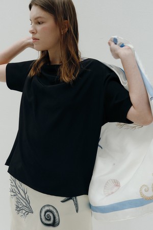 SILK COWL-NECK TOP [BLACK]
