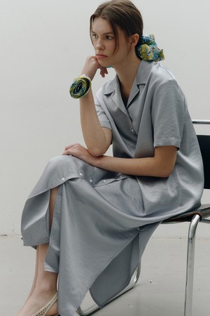 SILK LOOSEFIT V-NECK SHIRT DRESS [BLUE]