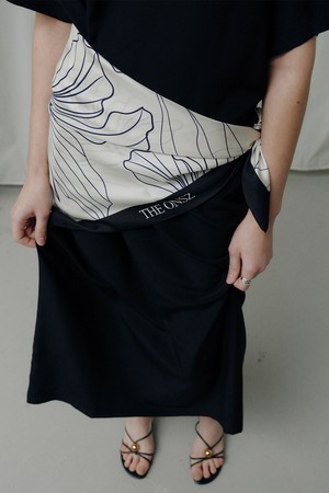 SILK LINE DRAWN FLORAL SCARF