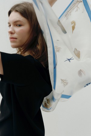 SILK COLOR SEASHELL SCARF