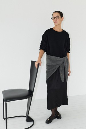 SILK BACK-BANDING MAXI SKIRT [BLACK]