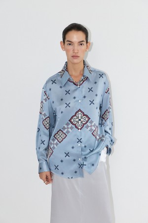 SILK SEMI OVERFIT BLOUSE[BLUE GRAY]