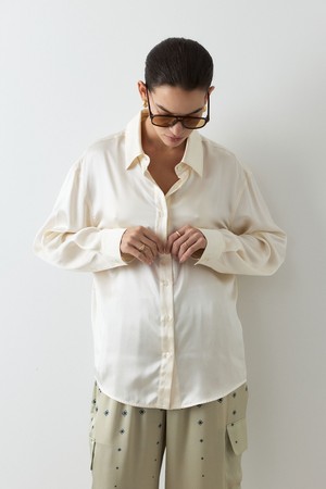 SILK SEMI OVERFIT BLOUSE[IVORY]