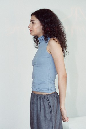turtle neck sleeveless - blue