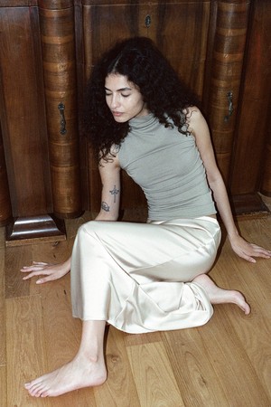 turtle neck sleeveless - sand