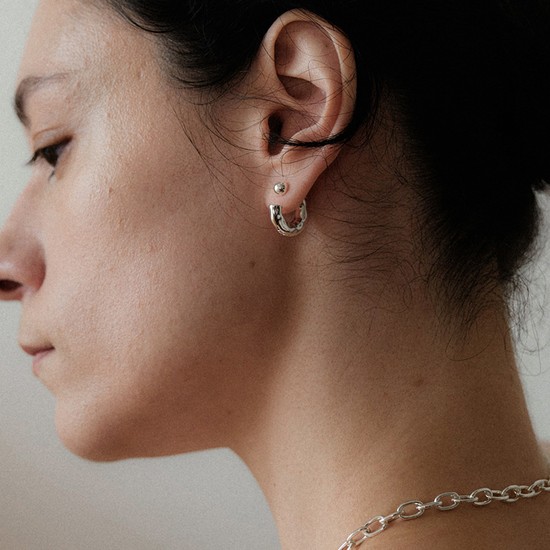 bumpy curve earring - silver