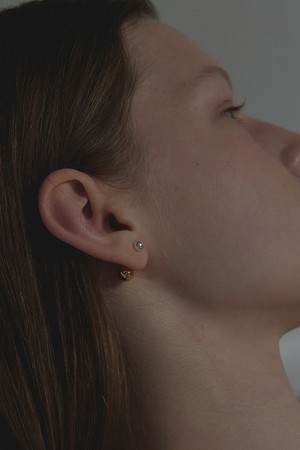symmetry ball earring - gold