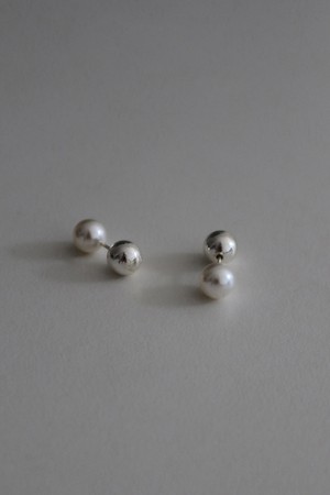 symmetry pearl earring - silver