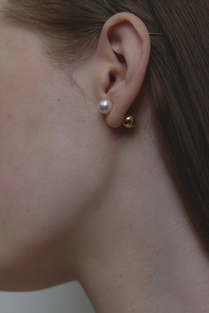 symmetry pearl earring - gold