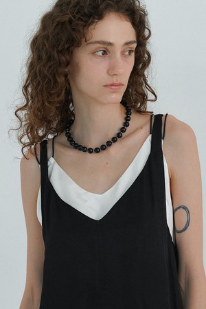 semi bold onyx necklace