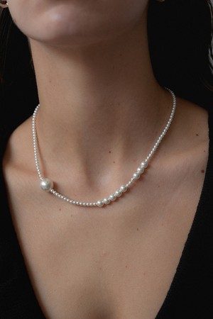 volume pearl necklace