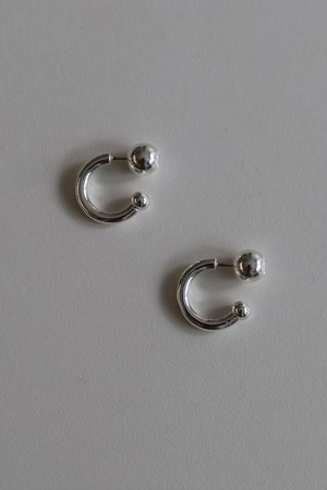 curve ball earring - silver