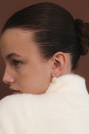 pop pearl earring