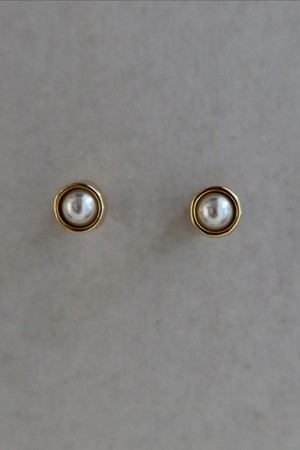 soak bezel pearl earring - gold