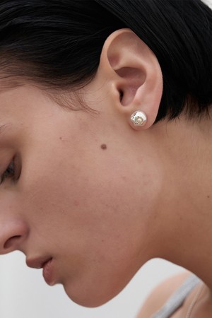 soak pearl earring - silver