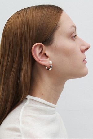 curve pearl earring - silver